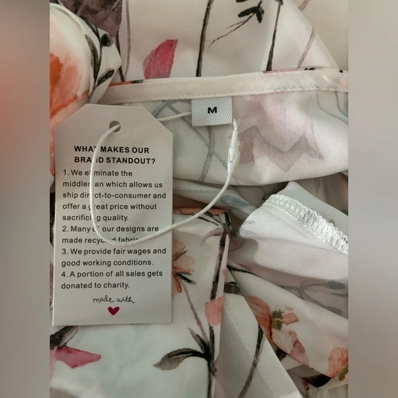 NWT women’s sleeveless twisted floral tank top sz Med feels like poly (no label) - Picture 5 of 6